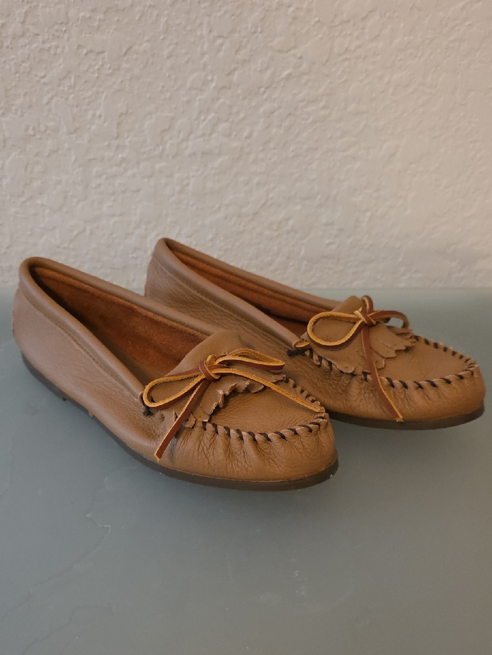 Minnetonka Kilty Tan Moccasins Size 10